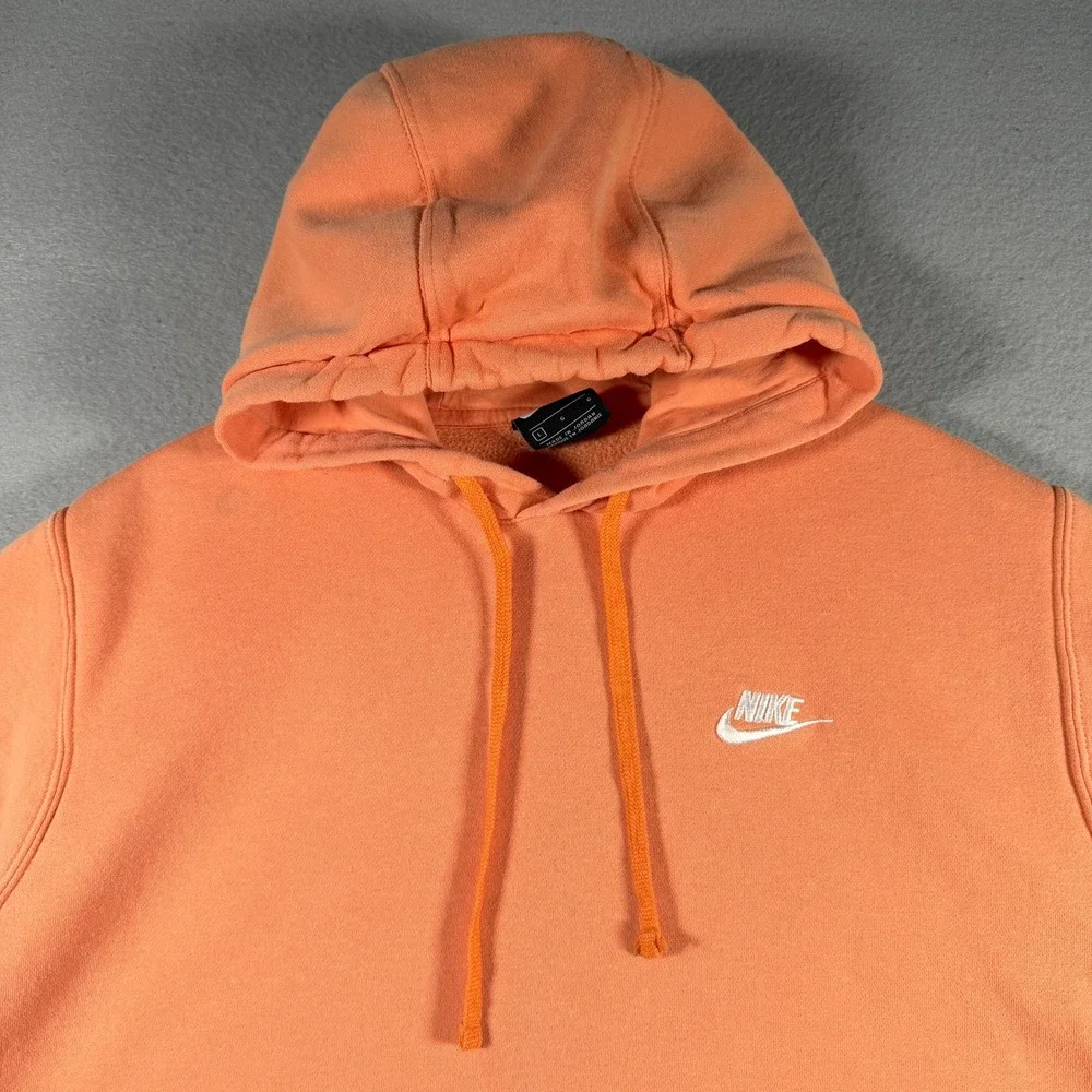 Nike sportswear club